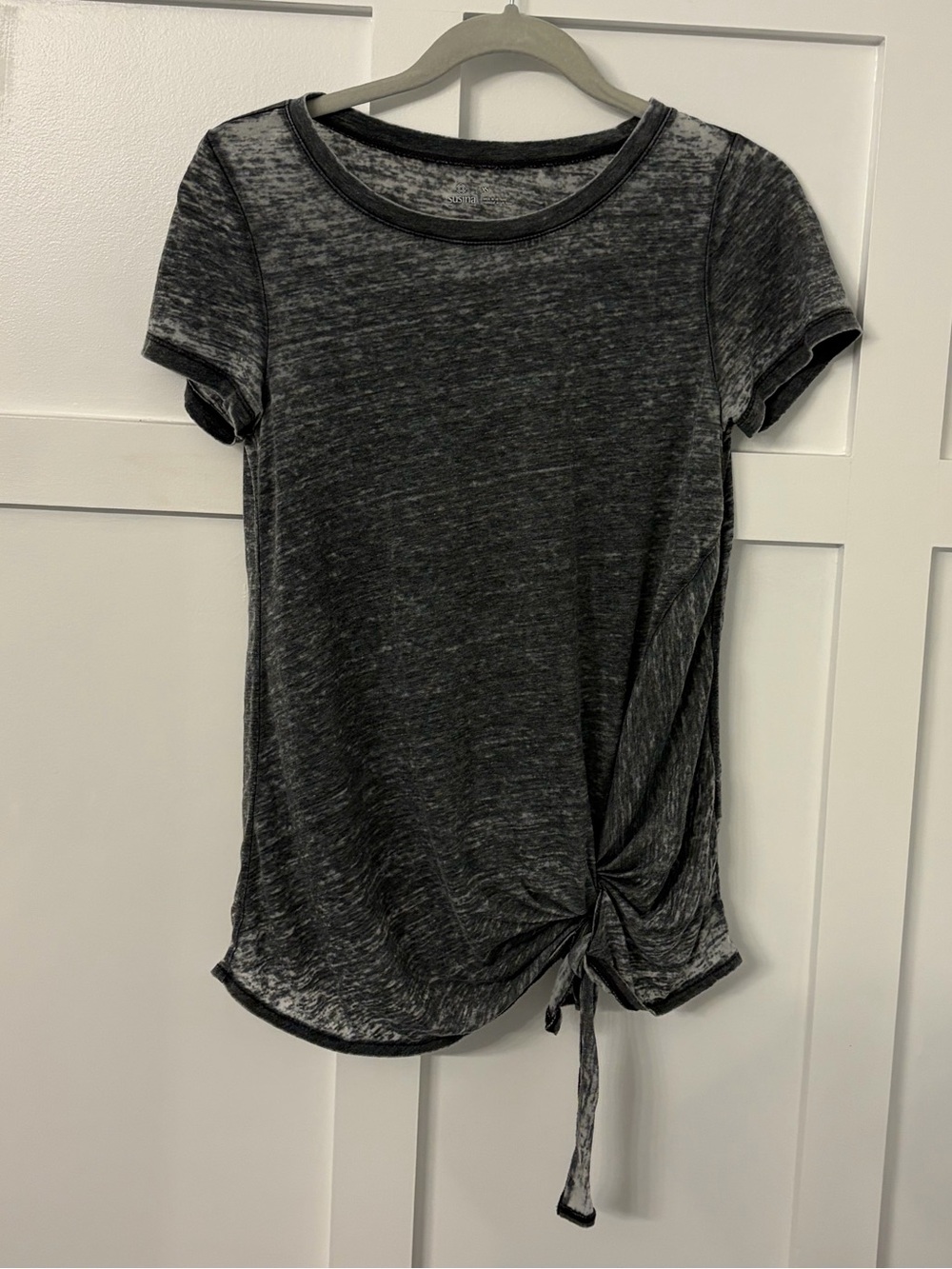 Women’s Charcoal Short Sleeve Knot Front Tee